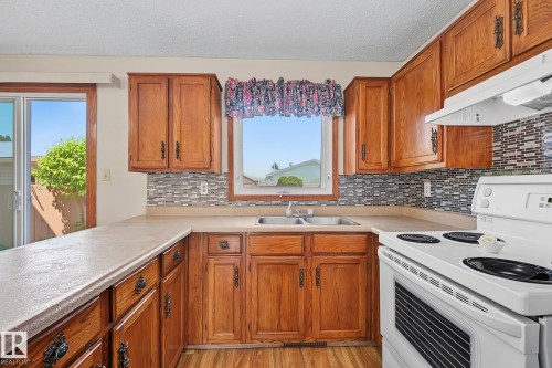 9516 173 Avenue, Edmonton, AB 