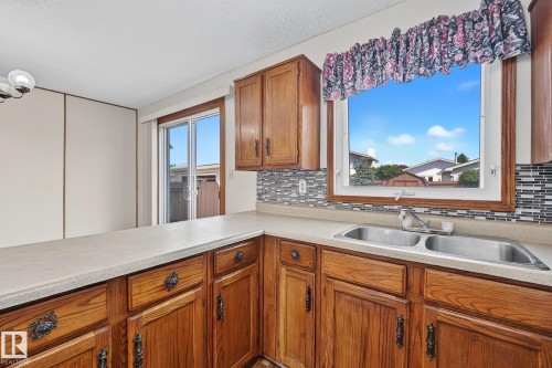 9516 173 Avenue, Edmonton, AB 