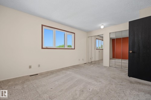 9516 173 Avenue, Edmonton, AB 