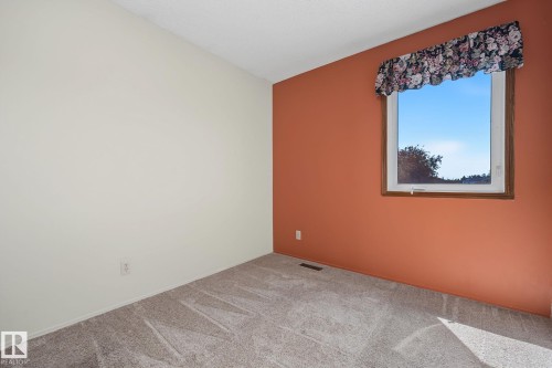 9516 173 Avenue, Edmonton, AB 