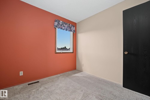 9516 173 Avenue, Edmonton, AB 