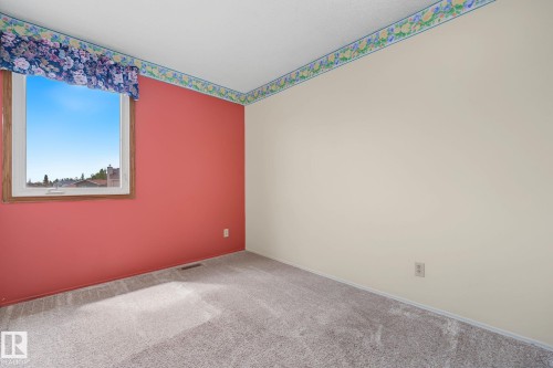 9516 173 Avenue, Edmonton, AB 