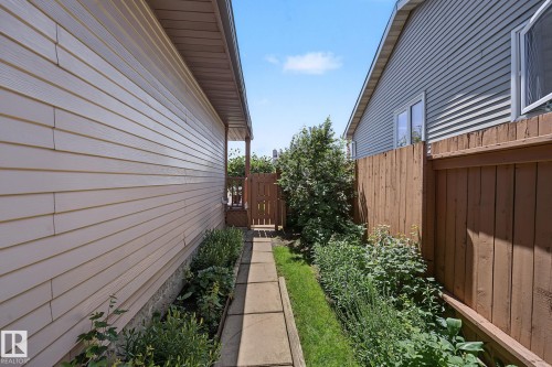 9516 173 Avenue, Edmonton, AB 