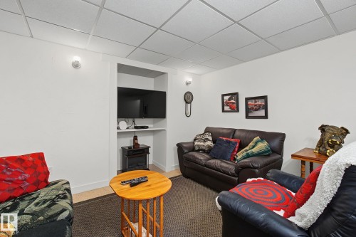 3212 73 Street, Edmonton, AB 