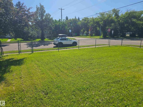 Image quality insufficient for description - 4304 121 Avenue Nw, Edmonton, AB - Outdoor With View