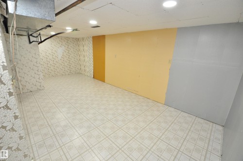Image quality insufficient for description - 617 Millbourne Road E, Edmonton, AB 