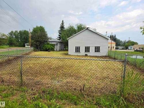 5007 51 Avenue, Newbrook, AB 