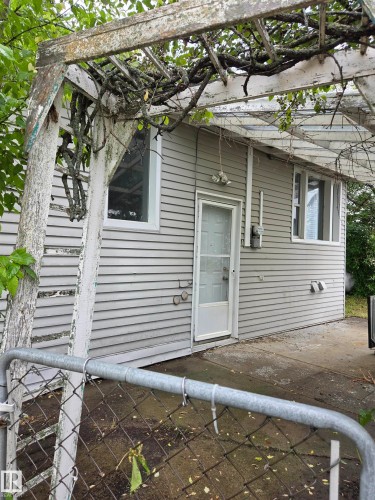 with covered patio - 5007 51 Avenue, Newbrook, AB 