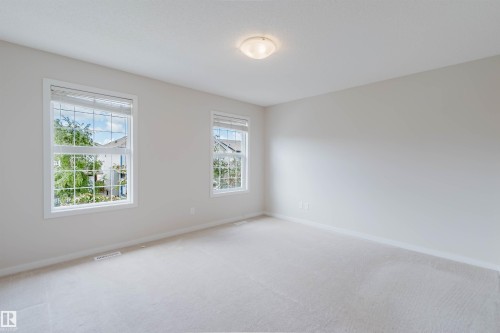 Spacious room featuring neutral carpeting and light-toned walls - 636 Mcdonough Link Link, Edmonton, AB 