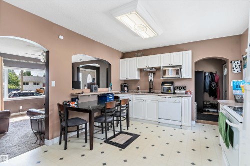 5024 55 Avenue, Tofield, AB - Indoor Photo Showing Kitchen