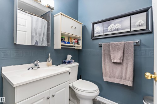 5024 55 Avenue, Tofield, AB - Indoor Photo Showing Bathroom