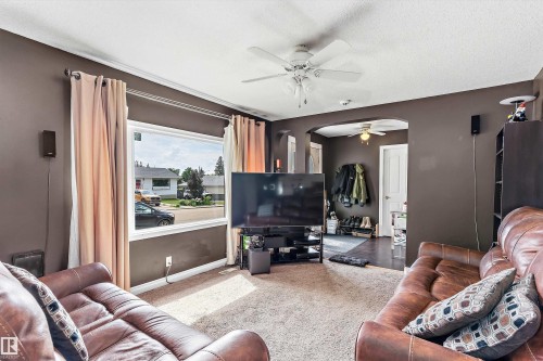 5024 55 Avenue, Tofield, AB - Indoor Photo Showing Living Room