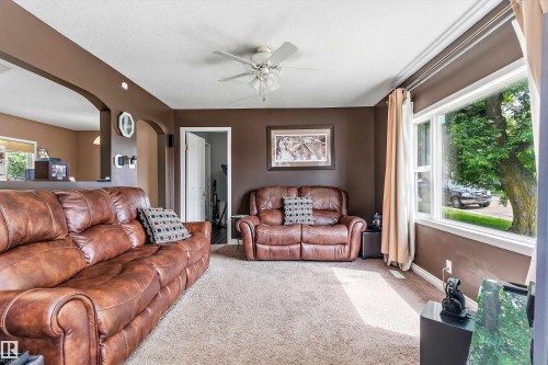 5024 55 Avenue, Tofield, AB - Indoor Photo Showing Living Room