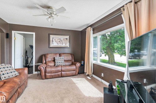 5024 55 Avenue, Tofield, AB - Indoor Photo Showing Living Room