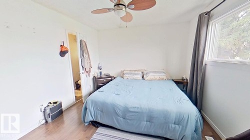 32 Garden Valley Drive, Stony Plain, AB - Indoor Photo Showing Bedroom