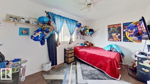 32 Garden Valley Drive, Stony Plain, AB - Indoor Photo Showing Bedroom