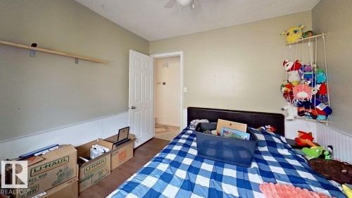 32 Garden Valley Drive, Stony Plain, AB - Indoor Photo Showing Bedroom