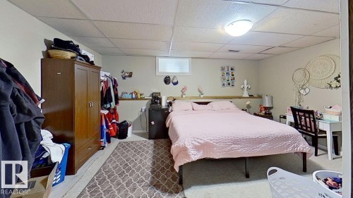 32 Garden Valley Drive, Stony Plain, AB - Indoor Photo Showing Bedroom