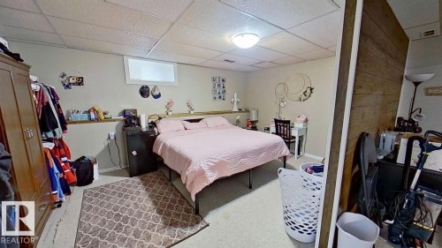 32 Garden Valley Drive, Stony Plain, AB - Indoor Photo Showing Bedroom