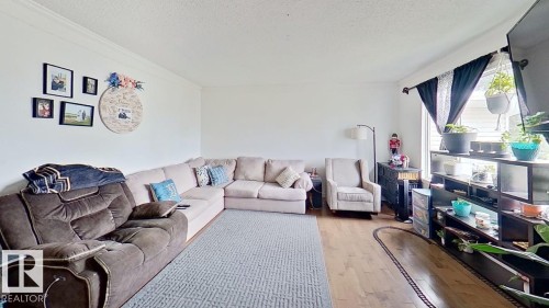 32 Garden Valley Drive, Stony Plain, AB - Indoor Photo Showing Living Room
