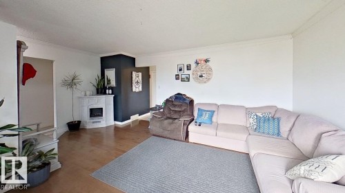 32 Garden Valley Drive, Stony Plain, AB - Indoor Photo Showing Living Room