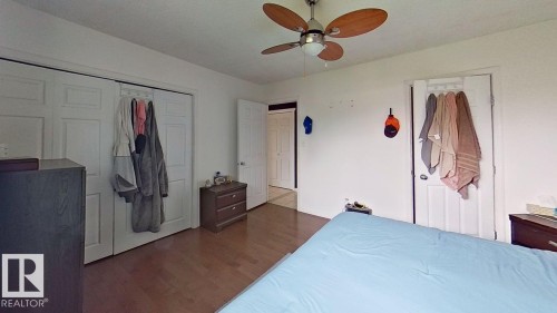 32 Garden Valley Drive, Stony Plain, AB - Indoor Photo Showing Bedroom