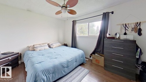 32 Garden Valley Drive, Stony Plain, AB - Indoor Photo Showing Bedroom