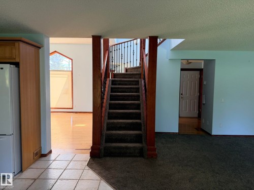727 Balfour Close Nw, Edmonton, AB - Indoor Photo Showing Other Room
