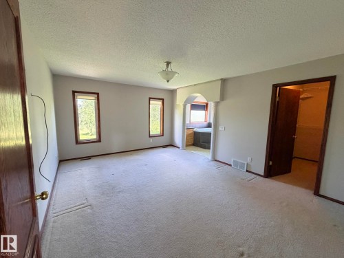 727 Balfour Close Nw, Edmonton, AB - Indoor Photo Showing Other Room