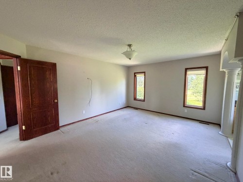 727 Balfour Close Nw, Edmonton, AB - Indoor Photo Showing Other Room
