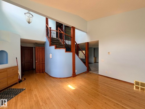 727 Balfour Close Nw, Edmonton, AB - Indoor Photo Showing Other Room