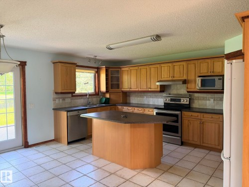 727 Balfour Close Nw, Edmonton, AB - Indoor Photo Showing Kitchen