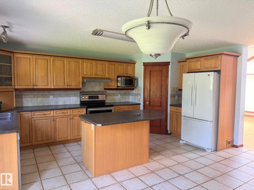727 Balfour Close Nw, Edmonton, AB - Indoor Photo Showing Kitchen With Double Sink