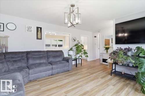 5103 48 Avenue, Thorsby, AB - Indoor Photo Showing Living Room