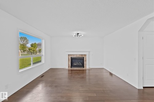 8708 175 Avenue, Edmonton, AB 