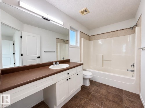 8708 175 Avenue, Edmonton, AB 