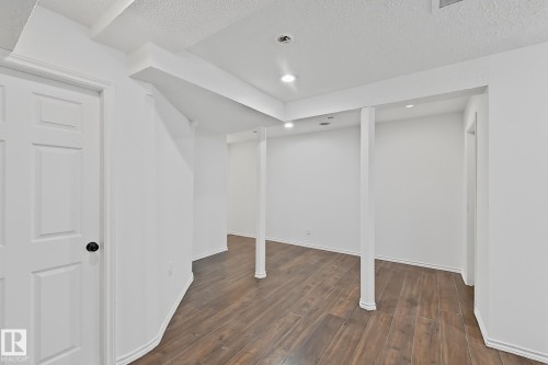 8708 175 Avenue, Edmonton, AB 