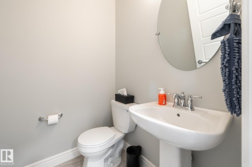 1035 Goldfinch Way, Edmonton, AB 