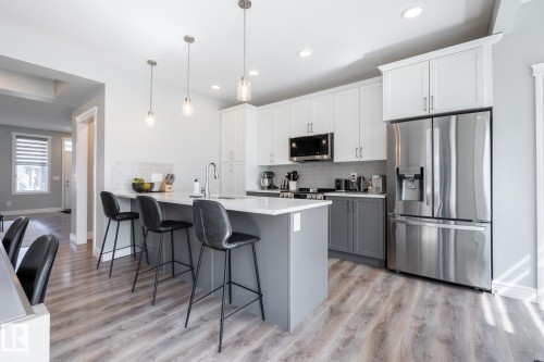 1035 Goldfinch Way, Edmonton, AB 