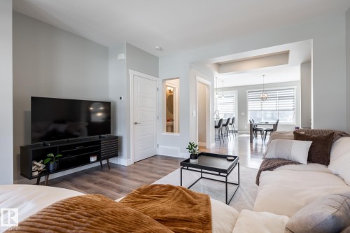 1035 Goldfinch Way, Edmonton, AB 