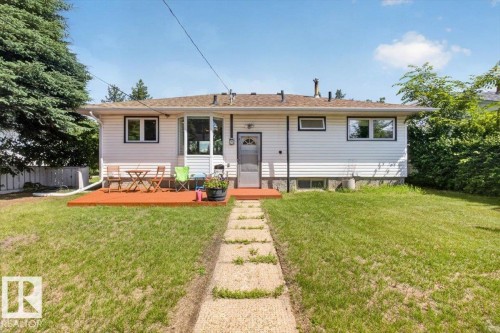 Expansive lawn featuring a concrete paver pathway - 10736 48 Street, Edmonton, AB 