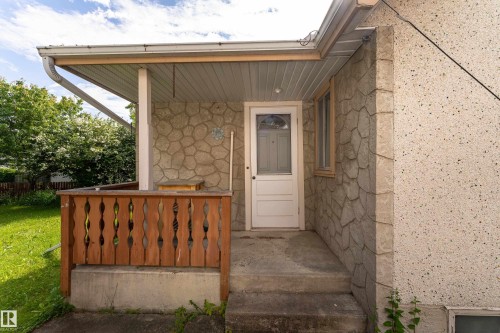 9642 72 Avenue Nw, Edmonton, AB 