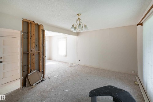 9642 72 Avenue Nw, Edmonton, AB 