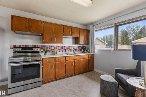 18 Sunnyside Crescent, St. Albert, AB - Indoor Photo Showing Kitchen