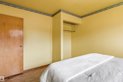 18 Sunnyside Crescent, St. Albert, AB - Indoor Photo Showing Bedroom