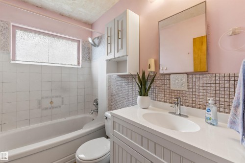 18 Sunnyside Crescent, St. Albert, AB - Indoor Photo Showing Bathroom