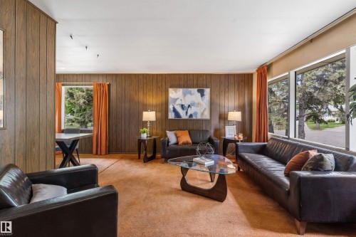 18 Sunnyside Crescent, St. Albert, AB - Indoor Photo Showing Living Room