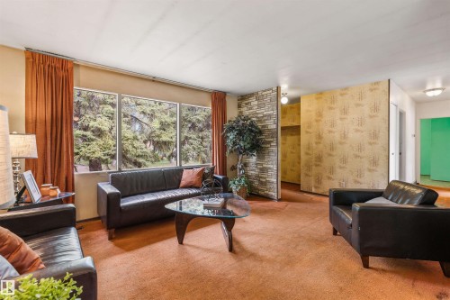 18 Sunnyside Crescent, St. Albert, AB - Indoor Photo Showing Living Room