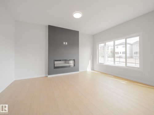 927 18 Avenue, Edmonton, AB - Indoor With Fireplace