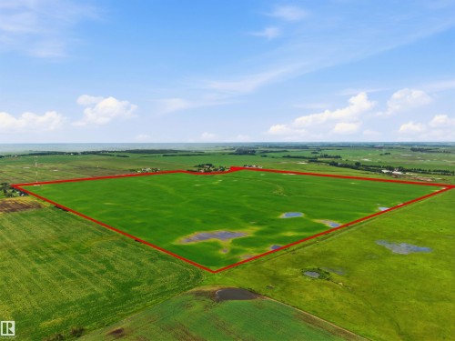 Expansive agricultural land featuring verdant fields - 55111 Range Road 230, Rural Sturgeon County, AB 